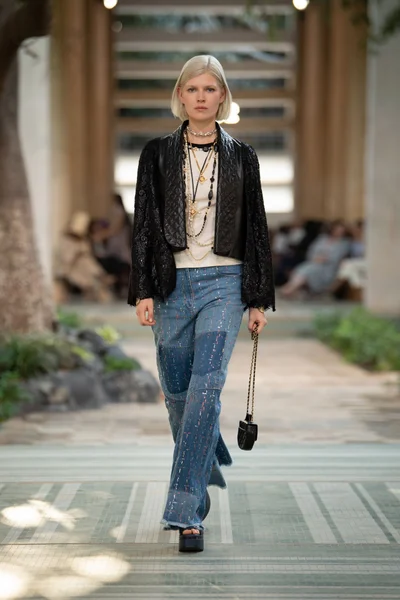 Look 37